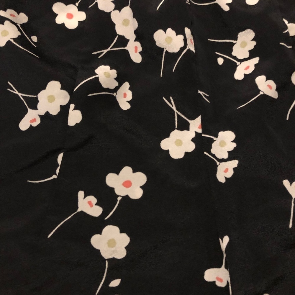 ⭐️ BCBGeneration Floral Shorts - Picture 3 of 4